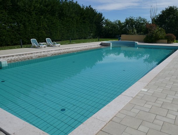 Tenuta-Aganis-Palazzolo-dello-Stella-Friuli-zwembad.jpg