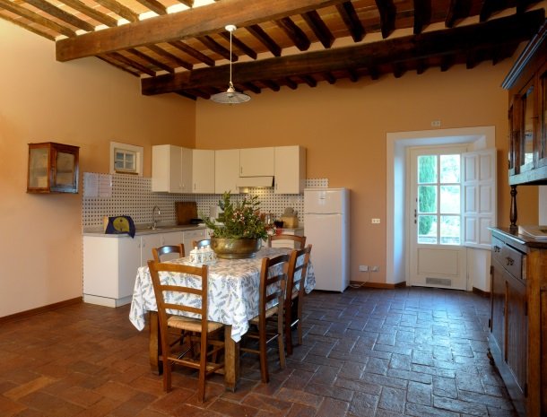 colledibordocheo-lucca-appartement-grotekeuken.jpg