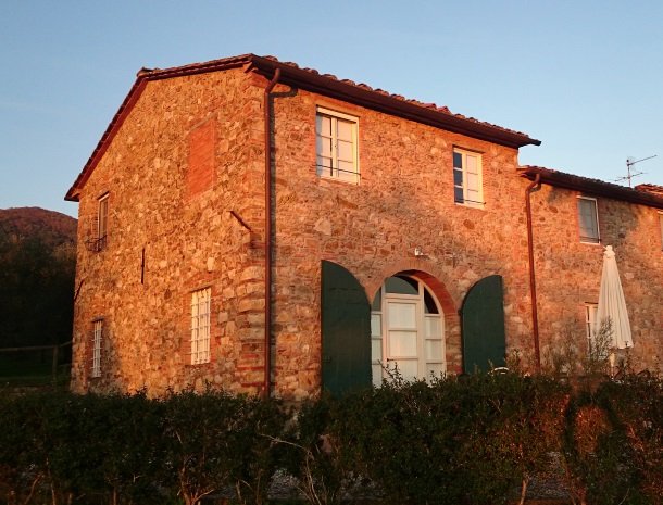 colledibordocheo-lucca-appartement-avond.jpg