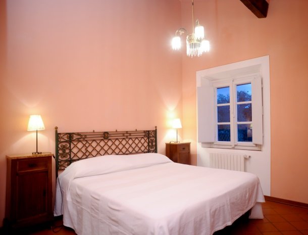 colledibordocheo-lucca-appartement-tweepersoonsslaapkamer.jpg