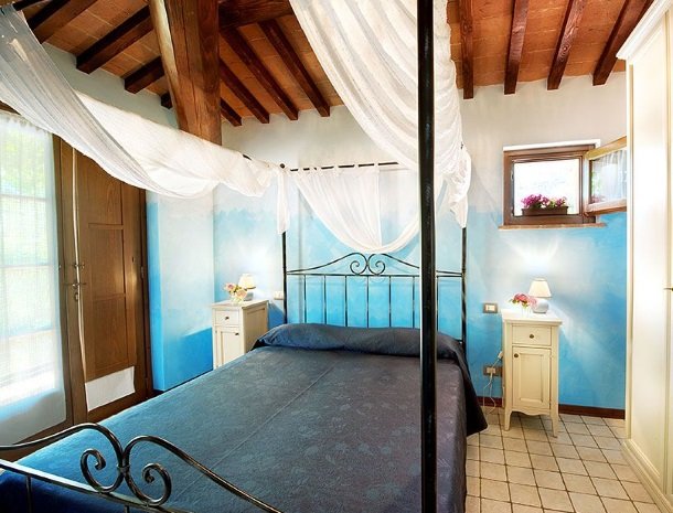 agriturismo gatto giallo montegabbione kamer blauw.jpg