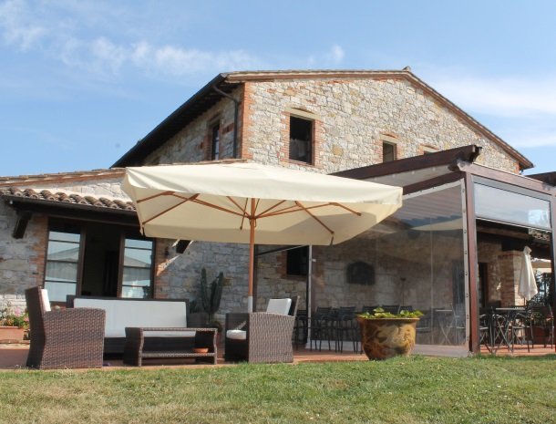 agriturismo gatto giallo montegabbione terras.jpg