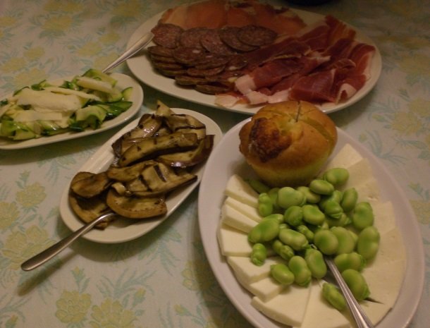 agriturismo-gli-ulivi-cingoli-antipasti.jpg