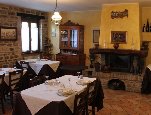 agriturismo-gli-ulivi-cingoli-restaurant.jpg