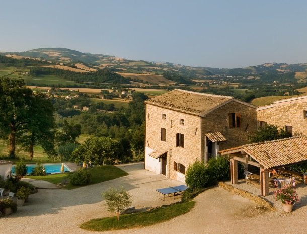 agriturismo alla vecchia quercia-pergola-appartementen-zwembad.jpg