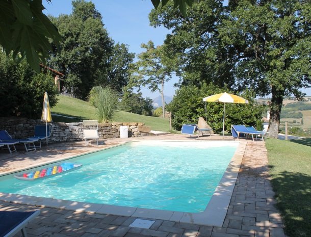 agriturismo alla vecchia quercia-pergola-zwemmen.jpg