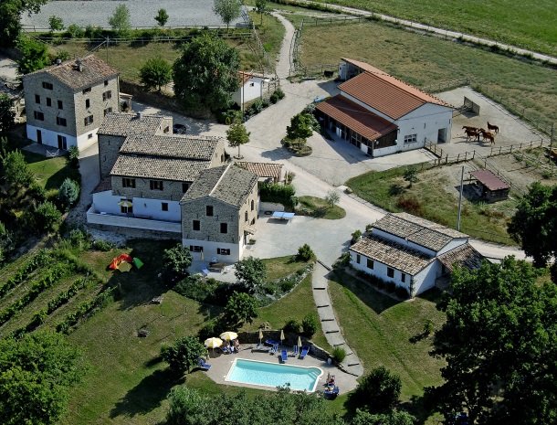 agriturismo alla vecchia quercia-pergola-overzicht.jpg