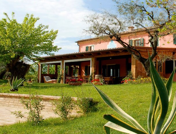 agriturismo-divin-amore-marche.jpg