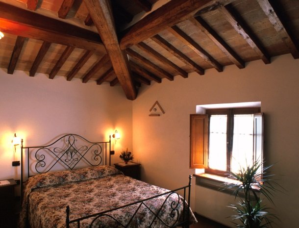 agriturismo-il-casolare-di-bucciano-sangimignano-2-persoonsslaapkamer.jpg