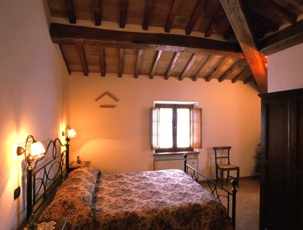 agriturismo-il-casolare-di-bucciano-sangimignano-slaapkamer.jpg