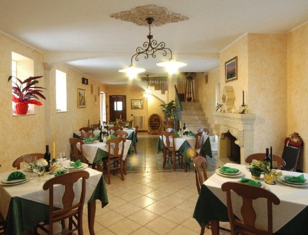 agriturismo-il-crinale-marche-restaurant.jpg