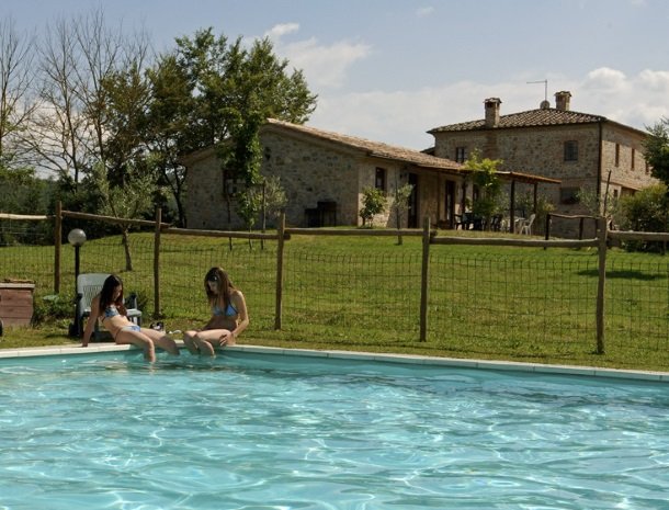 agriturismo-il-felcino-umbrie-zwemman.jpg