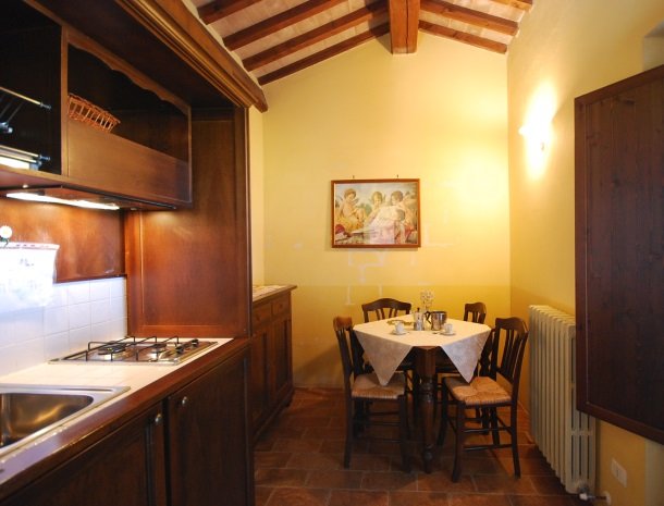 agriturismo-il-felcino-umbrie-appartement-fiordaliso-keuken.jpg