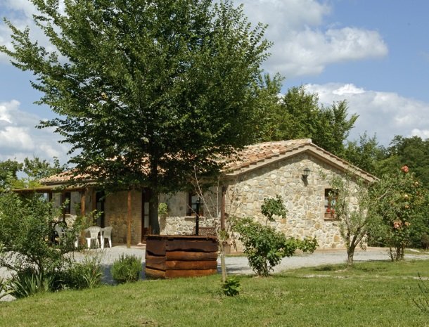 agriturismo-il-felcino-umbrie-ninfea e orchidea.jpg