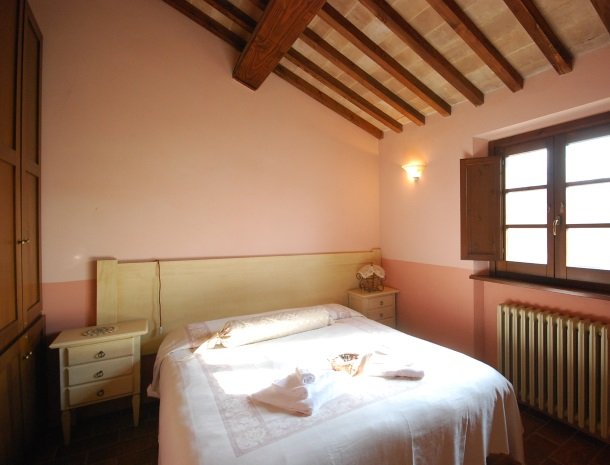 agriturismo-il-felcino-umbrie-appartement-fiordaliso-slaapkamer.jpg