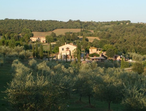 podere-alberese-asciano-toscane-overzicht.jpg