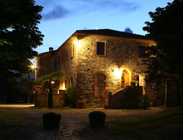 podere-alberese-asciano-toscane-avond.jpg