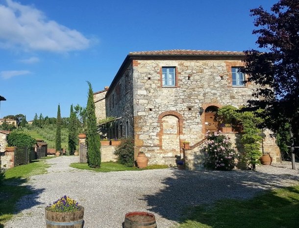 podere-alberese-asciano-toscane-appartement-kamers-zomer.jpg