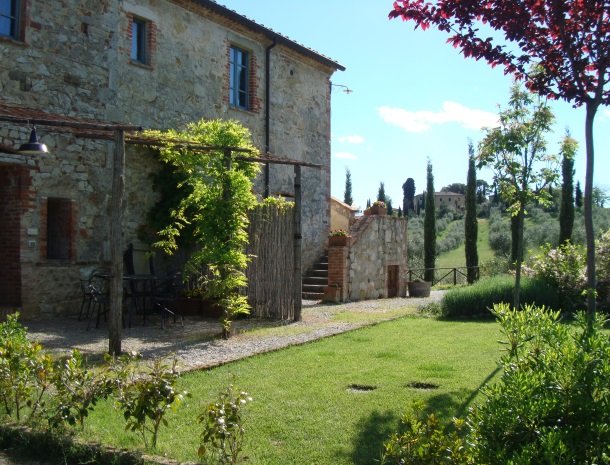 podere-alberese-asciano-toscane-appartement-tuin.jpg