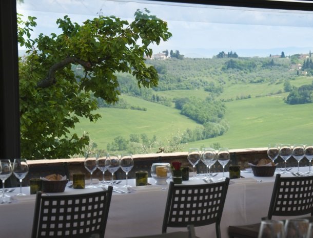 borgo-divino-montespertoli-restaurant.jpg