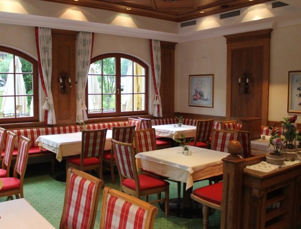 hotel bergzeit-eetzaal3.jpg