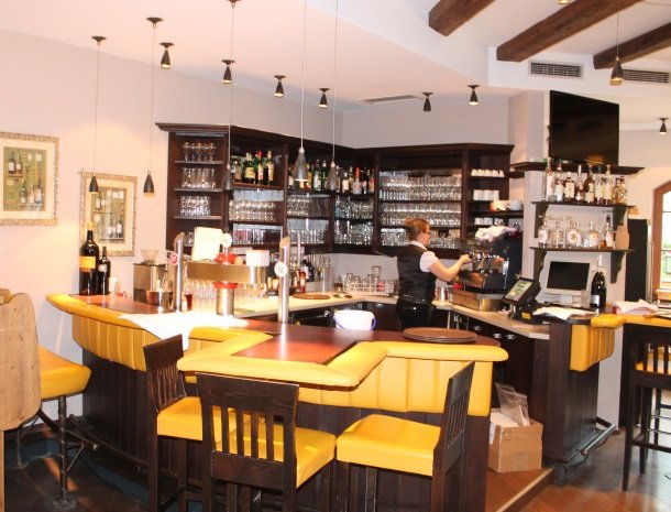 hotel bergzeit-bar.jpg