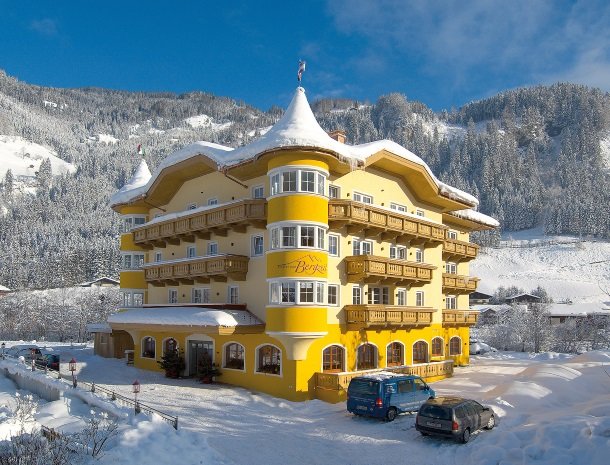 hotel bergzeit-voorkant.jpg