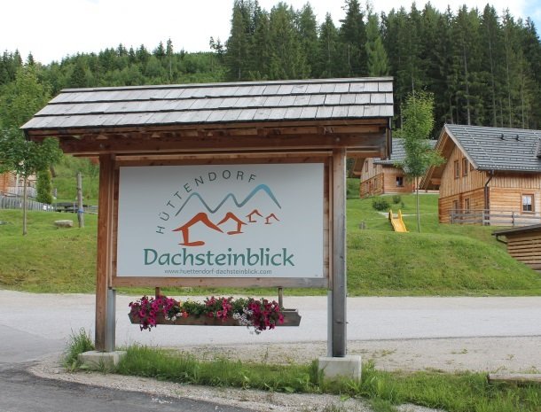 huttendorp-dachsteinblick-pruggern-bord.jpg