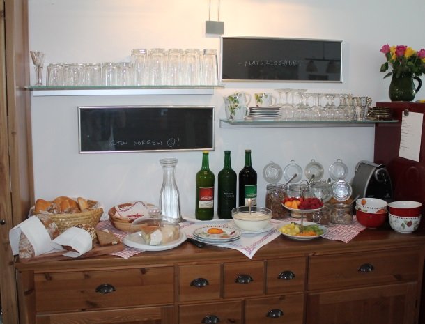 kleinhofers himbeernest - ontbijtbuffet1.jpg