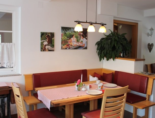 kleinhofers himbeernest-ontbijttafel.jpg