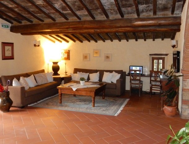 hotel-salivolpi-castellina-in-chianti-lounge.jpg