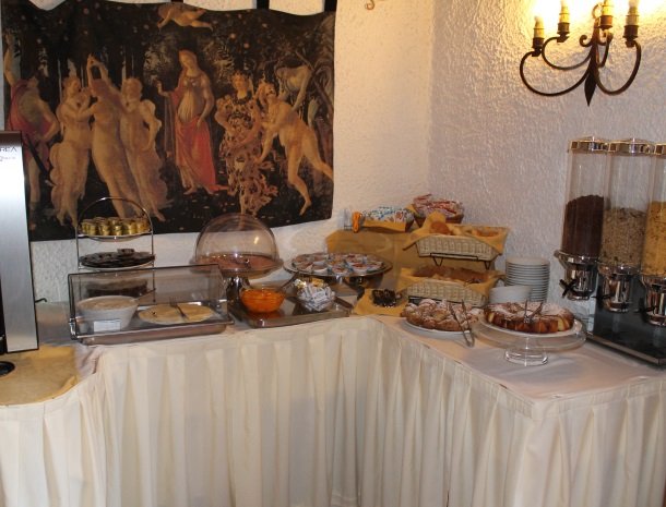 hotel-salivolpi-castellina-in-chianti-ontbijtbuffet.jpg