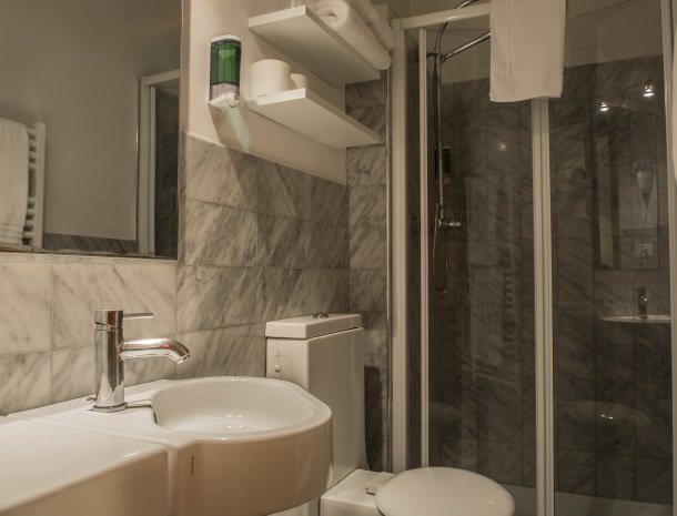 piccolo-hotel-puccini-lucca-badkamer.jpg