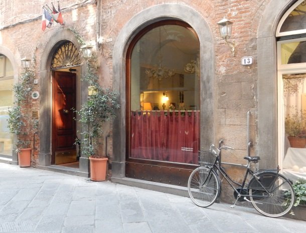 piccolo-hotel-puccini-lucca-ingang.jpg