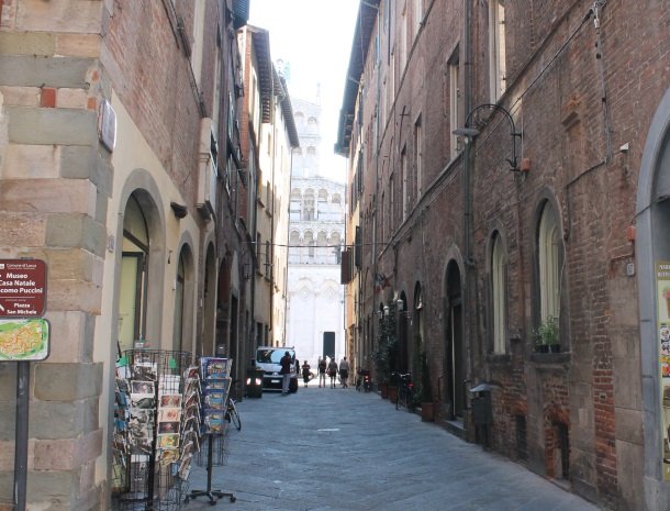 piccolo-hotel-puccini-lucca-straatje.jpg