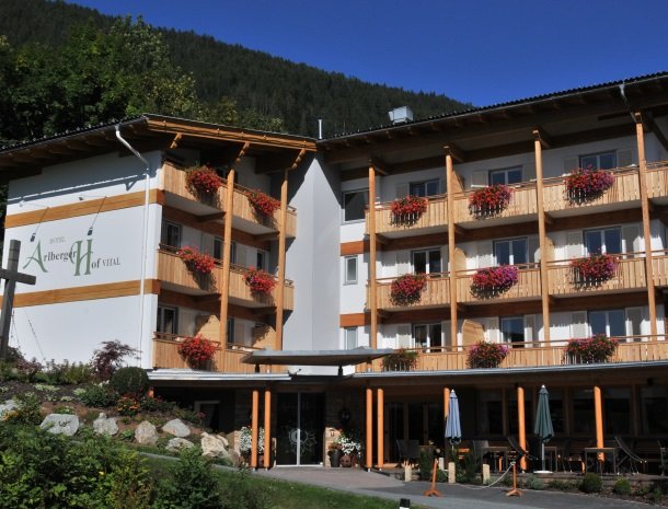 hotel arlberger_buitenkant.jpg