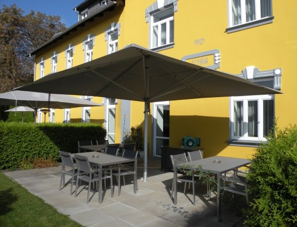 gastehaus karl august-terras.jpg