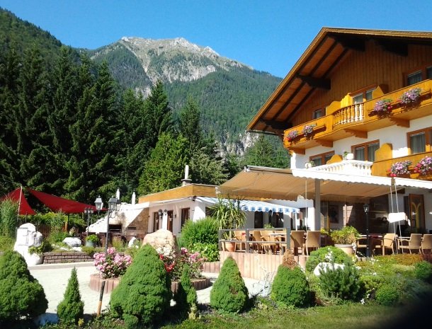 hotel-karntnerhof- presseggersee.jpg