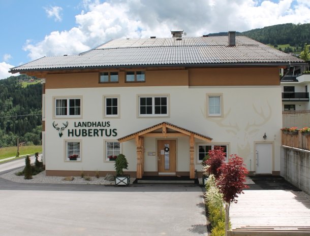 landhaus-hubertus-rohrmoos-zijaanzicht.jpg