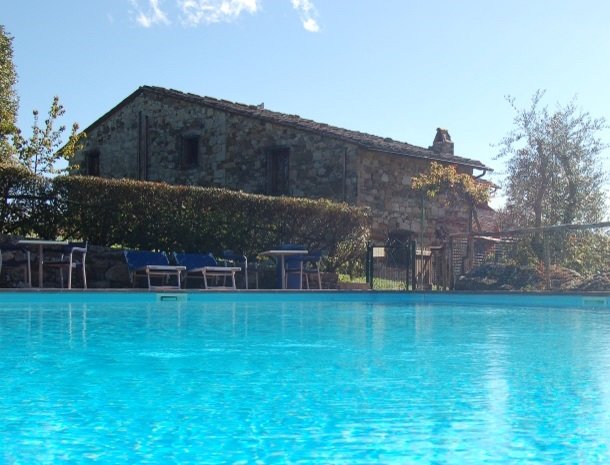 hotel-salivolpi-castellina-in-chianti-het-zwembad.jpg