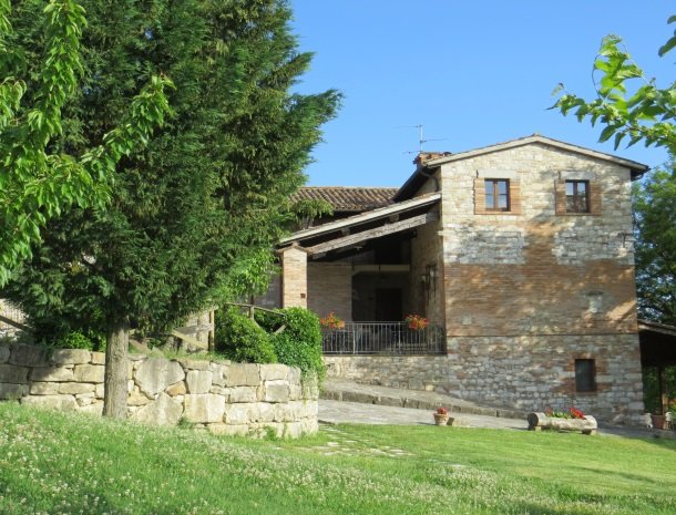 agriturismo casale delle lucrezie-todi-zomer.jpg