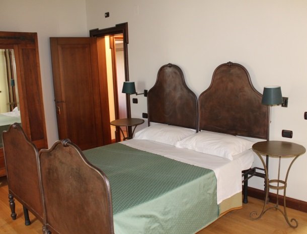 fattoria-marchetti-marche-slaapkamer.jpg
