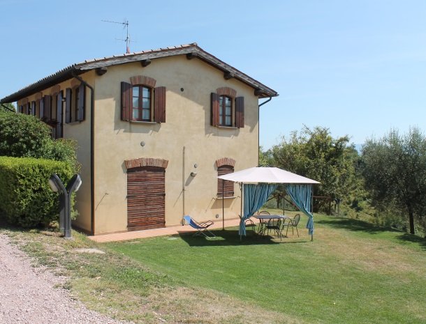 case-vacanze-casalta-gubbio-appartement-tuin.jpg