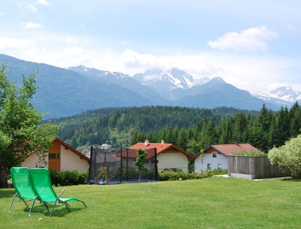 gastehaus-pernull-trampoline.jpg