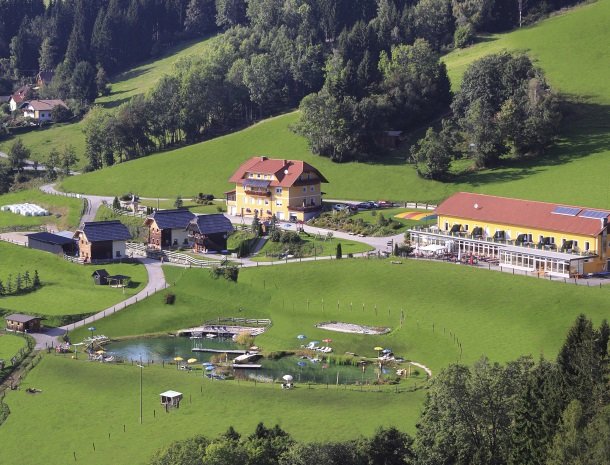 petschnighof-diex-overzicht-hotel.jpg