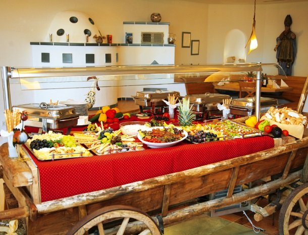 petschnighof-diex-buffet.jpg