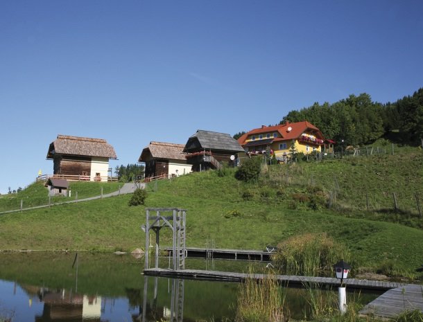 petschnighof-diex-overzicht-meer-huis.jpg
