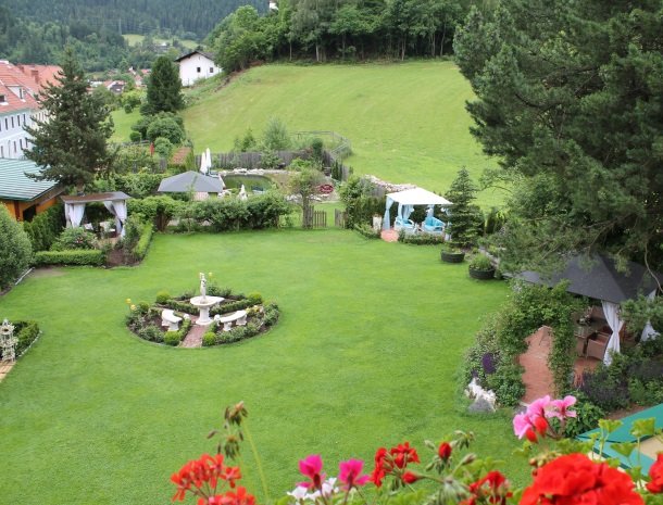 ferners-rosenhof-murau-tuin.jpg