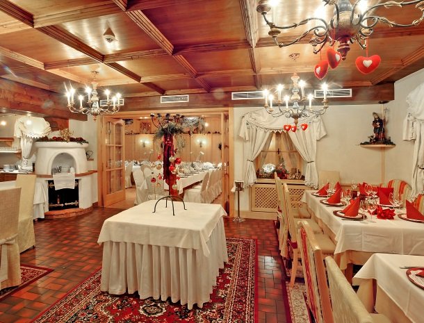 ferners-rosenhof-murau-restaurant-binnen.jpg