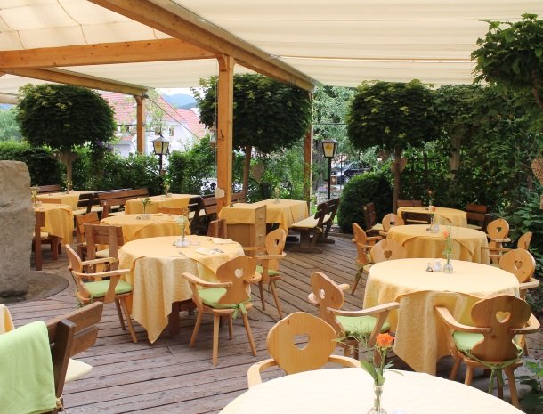 ferners-rosenhof-murau-restaurant-tafels.jpg